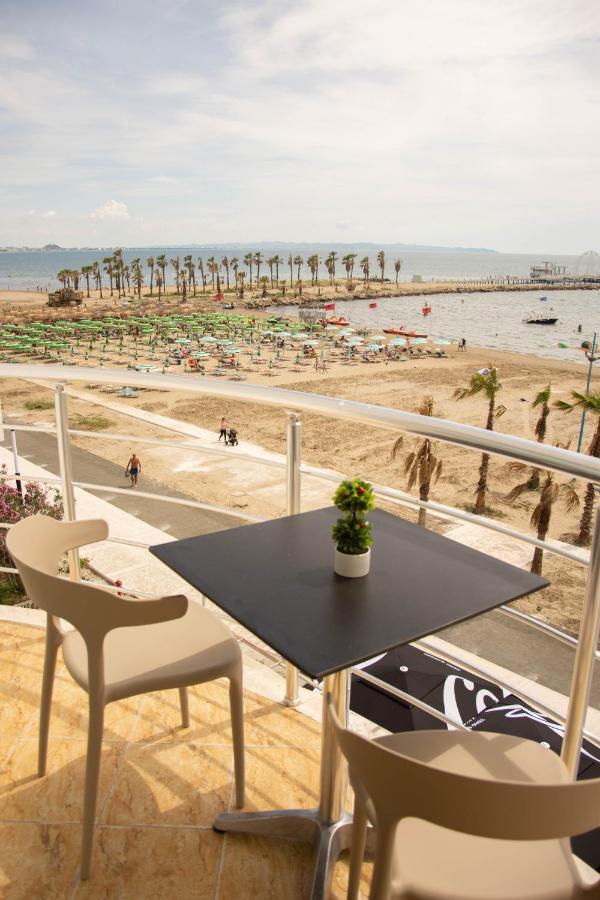 Wave Beachfront Apartments Durrës Exterior foto