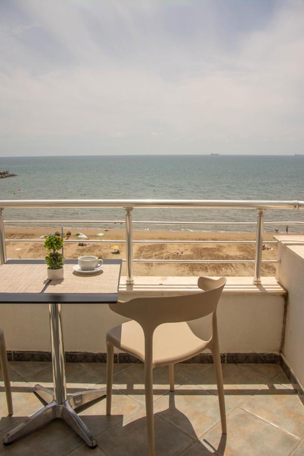 Wave Beachfront Apartments Durrës Exterior foto